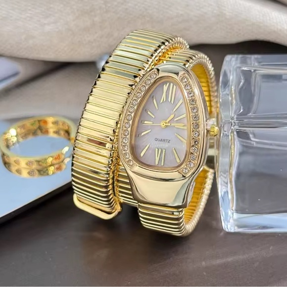 Serpenti Snake Wrap Elegant Gold Women's Watch - Picture 2 of 7